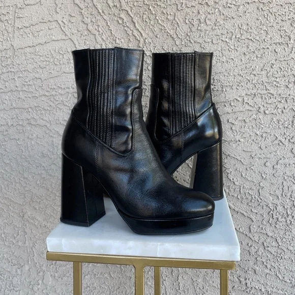 Sezane Black Ankle Boots with Chunky Heel - Picture 3 of 16